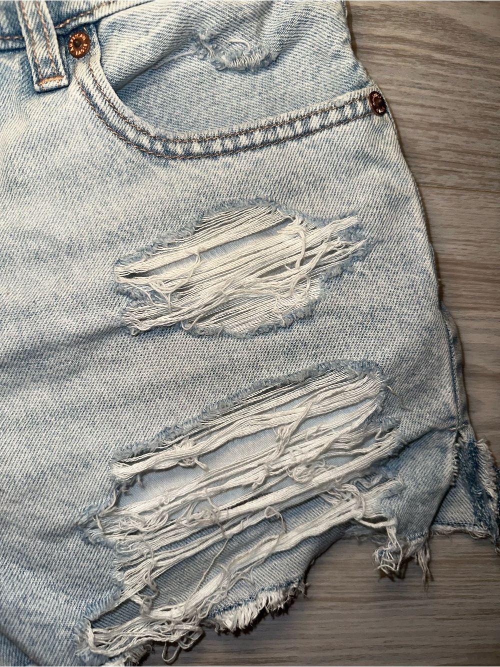 American Eagle Outfitters
Light Blue Distressed Denim Shorts - Size 2 - Picture 5 of 12